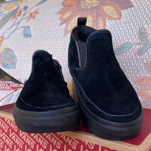 Vans WMNS Mid Slip Mte-1
Black/Black/Suede
VN0A5KQS426
 boots - sneakers - Picture 9 of 16